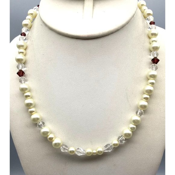 Vintage White and Purple Classy Necklace, Faux Pearls and Faceted Crystal Beads - Picture 1 of 4